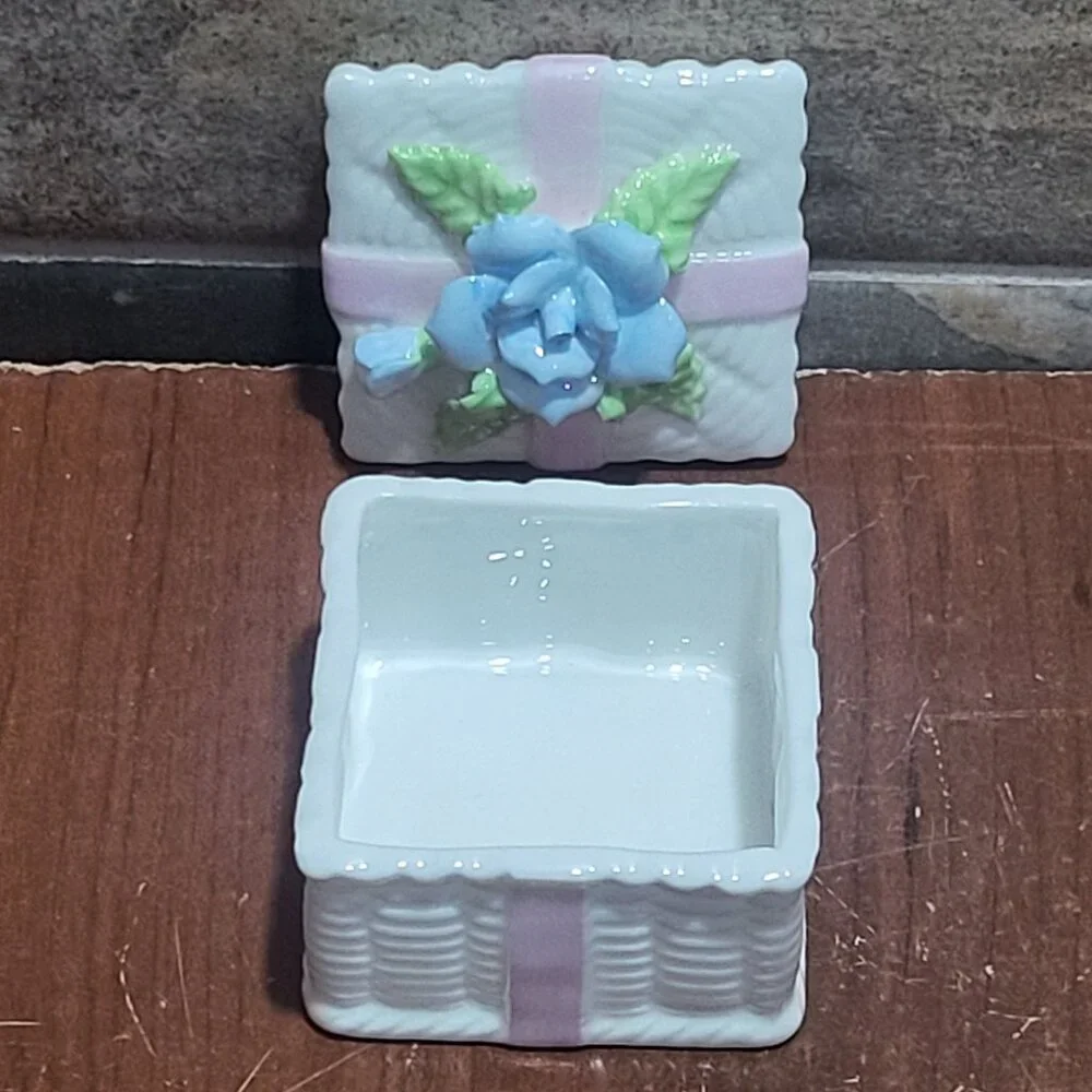 Vintage Mini Porcelain Trinket Box White Basket Weave Pattern Rose Lid